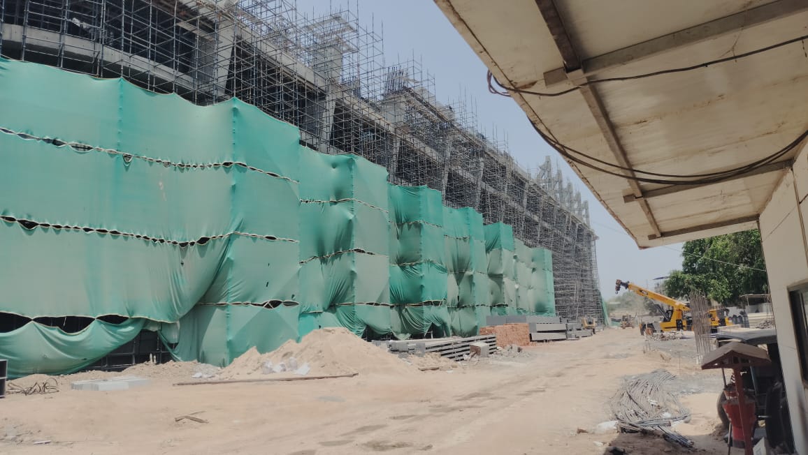 Large scale scaffolding facade work