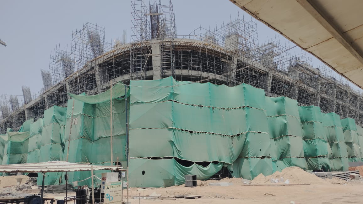 Curved structure with scaffolding